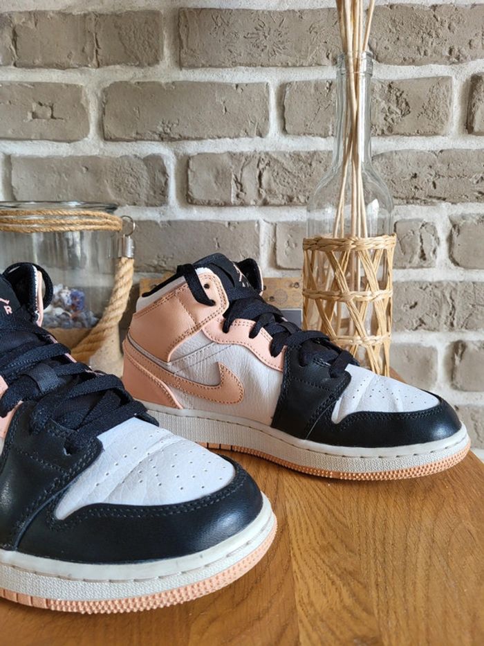 Baskets Nike Jordan 1 Mid Black Toe orange arctique - banc noir et rose, excellent état - photo numéro 7