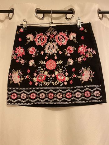 Jupe brodé Jennyfer taille S 