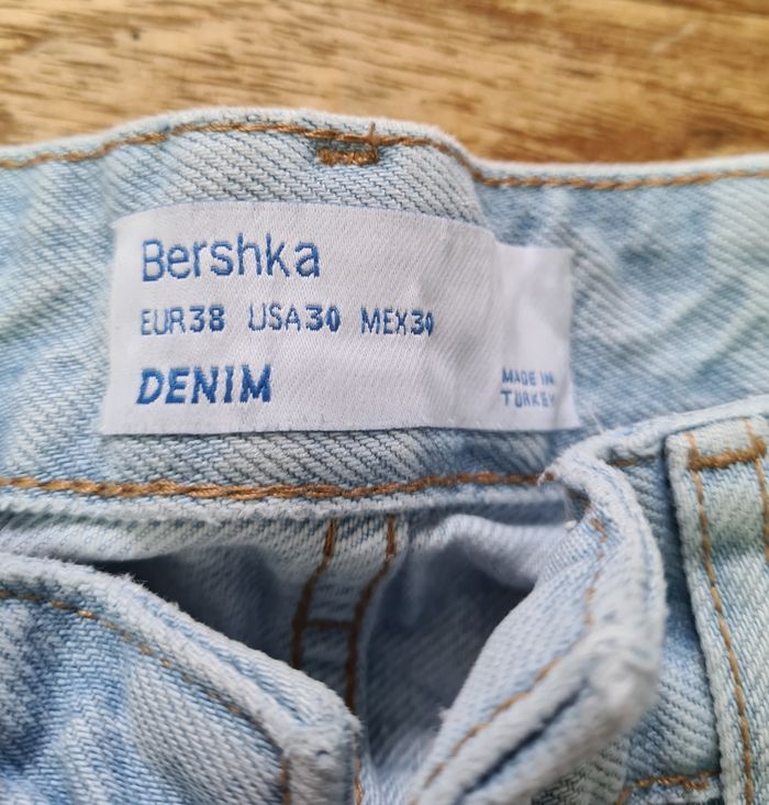 Jeans troué Bershka taille 38 - photo numéro 4