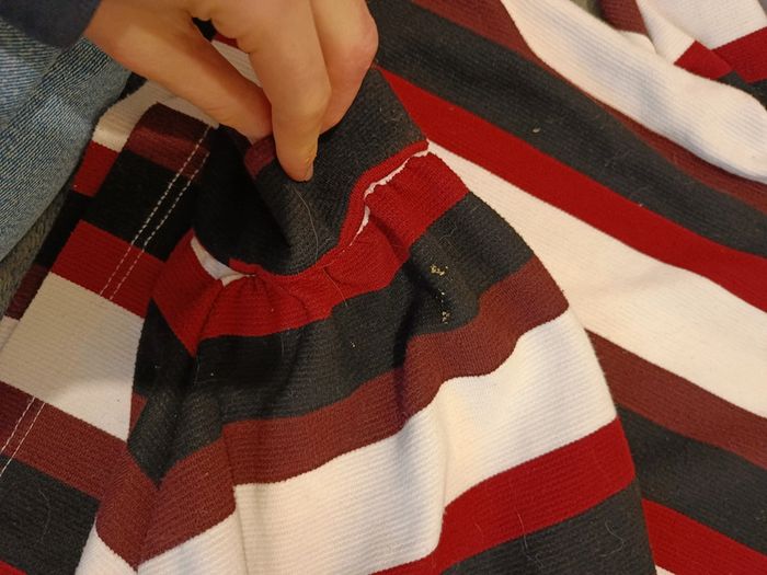 Pull rayé Bershka manches bouffantes - photo numéro 3