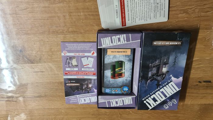 Jeu d'Escape Room Unlock ! La Maison Sur La Colline des éditions Space Cowboys, - photo numéro 1