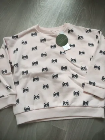 Très beau pull rose chat monoprix neuf avec étiquette taille 5 ans