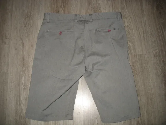 BERMUDA GRIS "ARMAND THIERY" - TAILLE 44 - n°01 - photo numéro 2