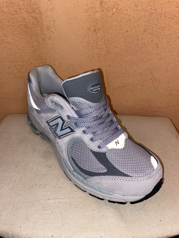 New balance 2002r