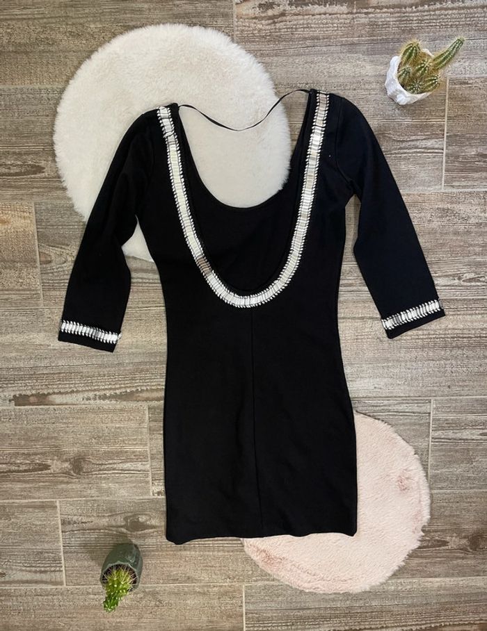 Robe noire moderne moulante dos nu Bershka - photo numéro 2