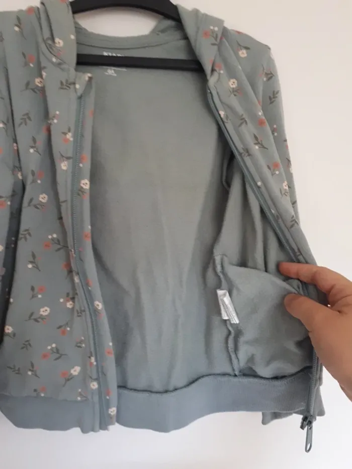 Sweat zippé à capuche 6 ans a fleurs - photo numéro 4