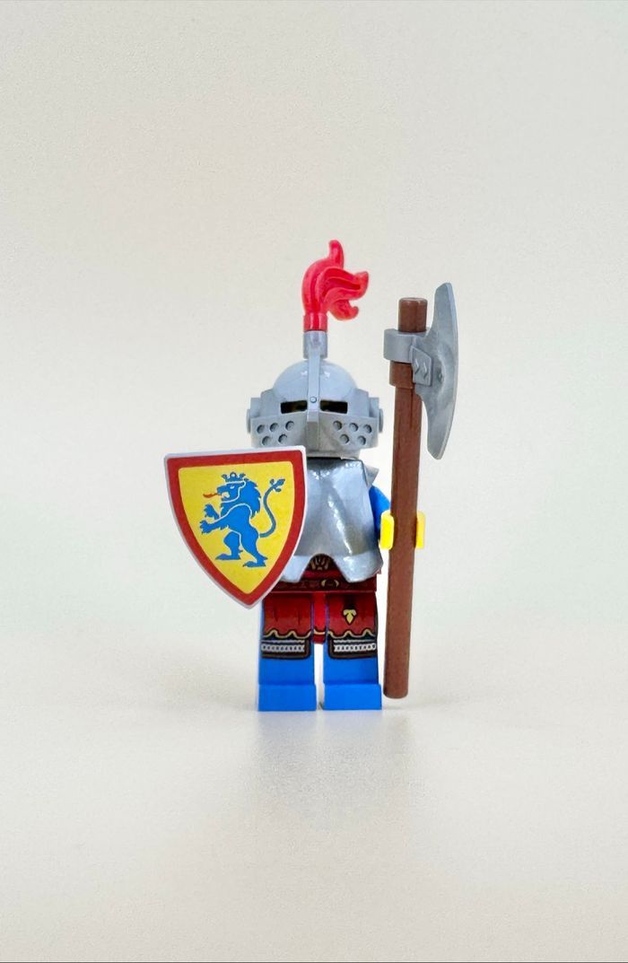 Lego Figurines Castle : Femme Soldat Lion Knight, visage double expression, casque à visière - NEUF