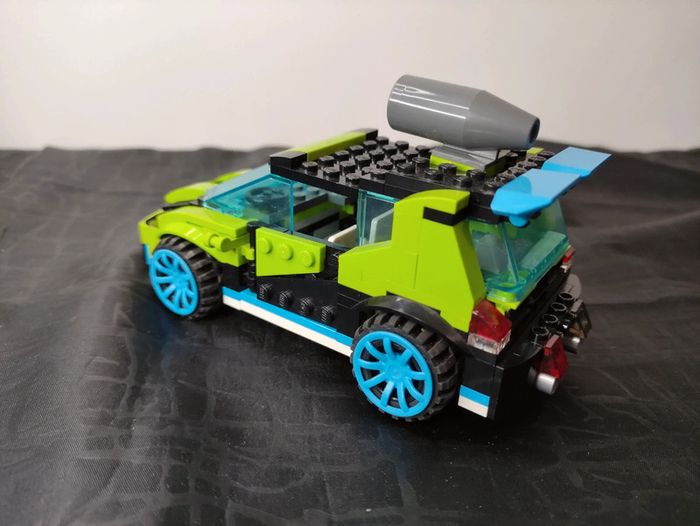 Voiture de rallye LEGO - photo numéro 5