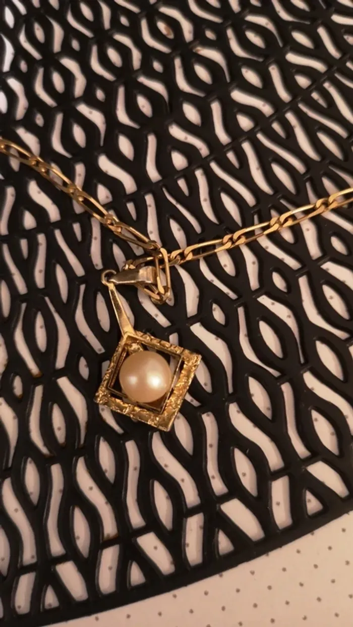 Collier plaquer or avec pendentif