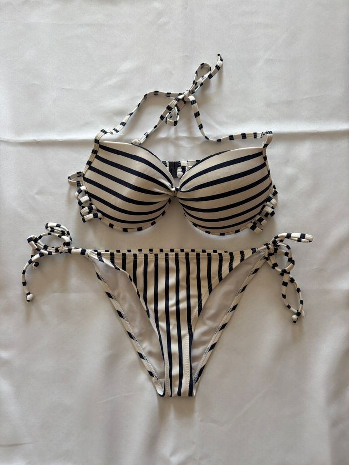 Maillot de bain 2 pièces crème à rayures bleu marine - Jennyfer - M/38