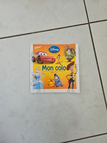 Livre coloriages Disney Neuf cont1