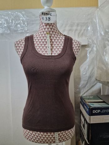 Débardeur, marron, en coton, en très très bon état, longueur 52cm, marque Kiabi =4€
