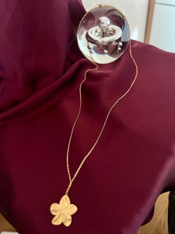 Collier long pendentif fleur