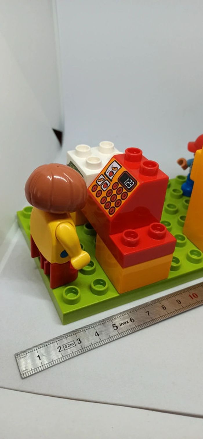 Décor lego duplo avec personnages et chat - photo numéro 5