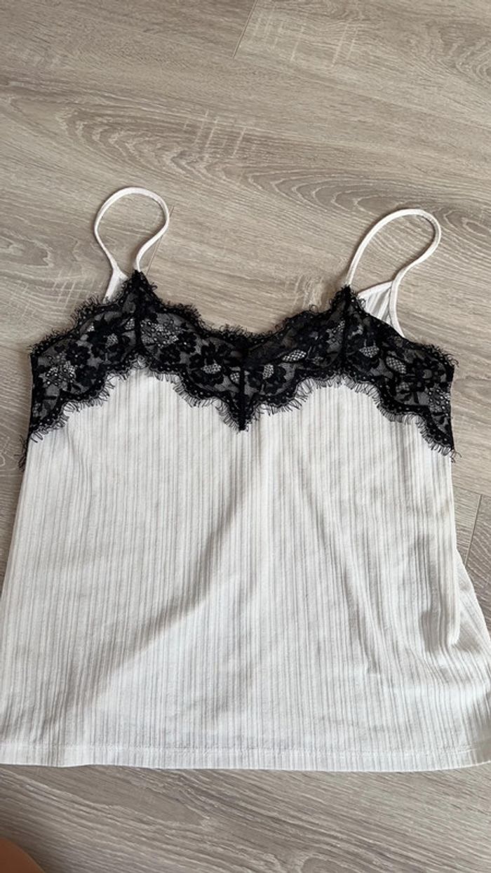 Caraco blanc dentelle noire
