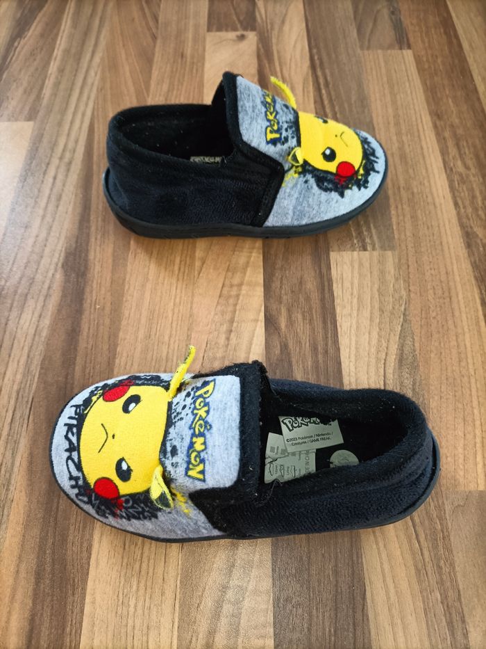 Chaussons Pokémon Pikachu 28 gris noir jaune - photo numéro 5