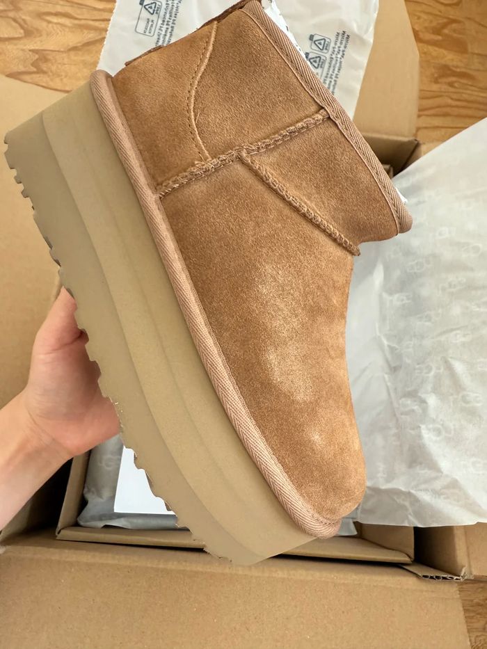 Ugg mini Snow boots taille 40