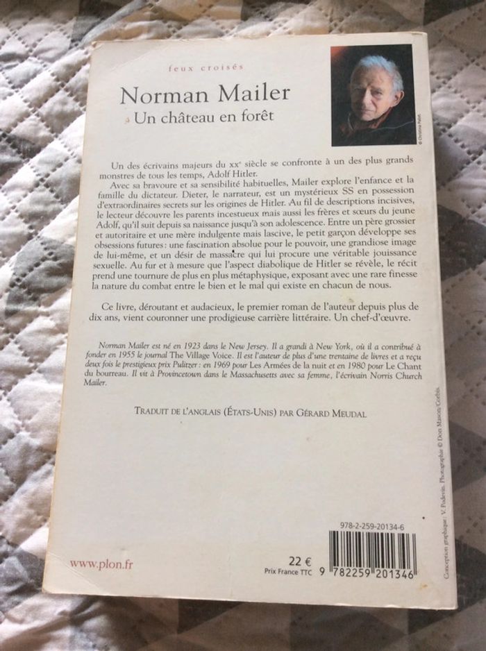 #un château en forêt Norman Mailer - photo numéro 3