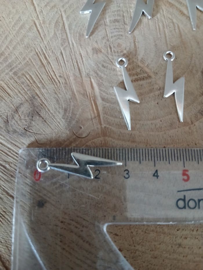 Lot de 16 pendentifs éclaires argenté - photo numéro 2