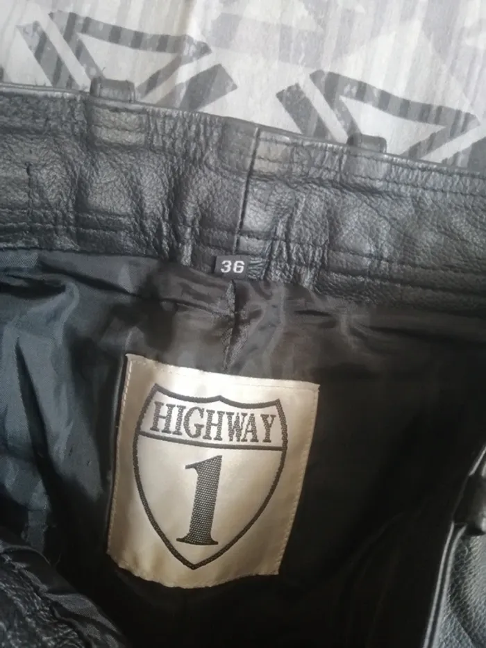 Pantalon moto cuir - photo numéro 4