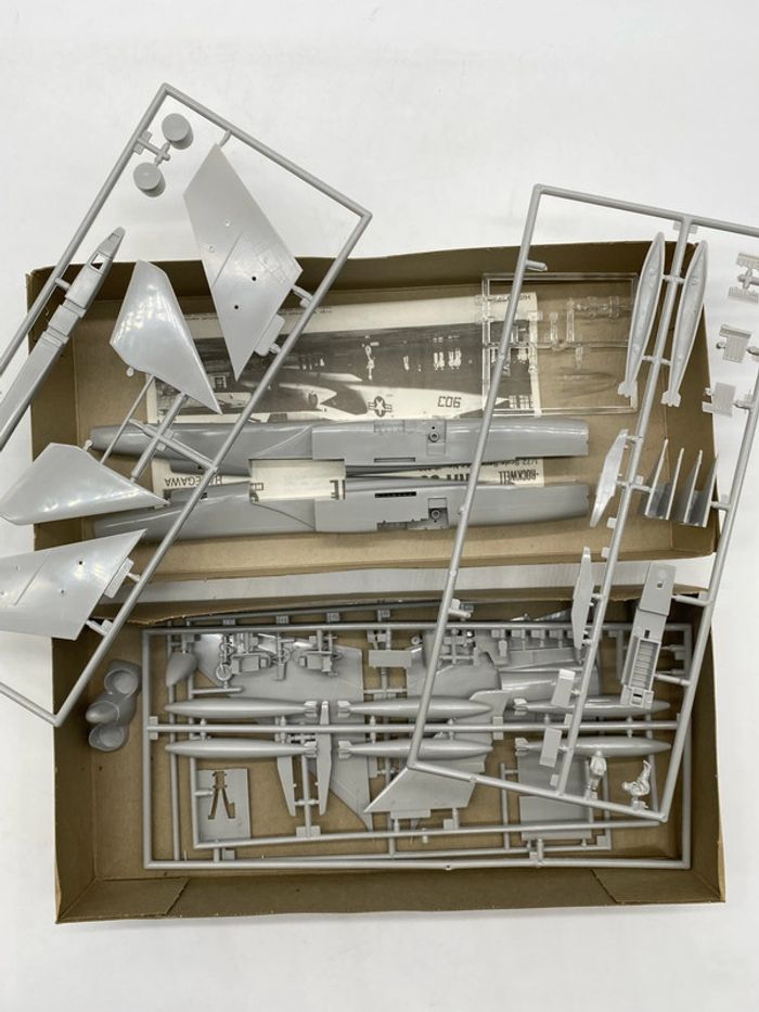 Maquette Hasegawa Vigilante north american rockwell - photo numéro 2