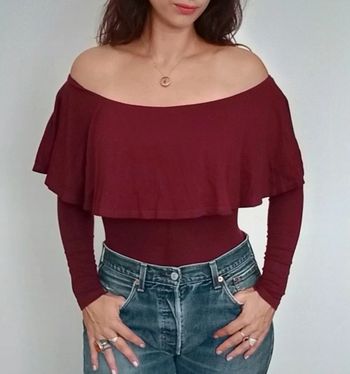 Haut volanté épaules nues Bershka taille 34