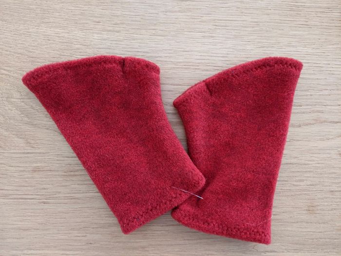 Mitaines en polaire rouge - photo numéro 2