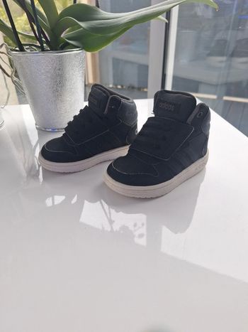 Basket Adidas taille 21