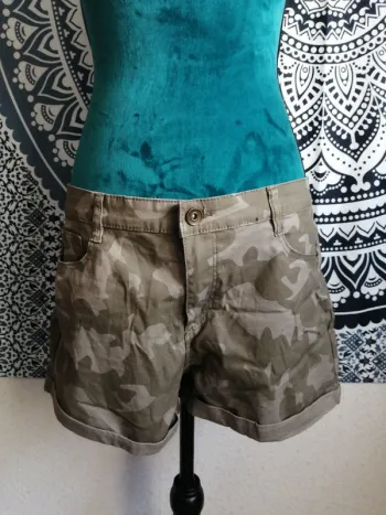 Short kaki à motifs camouflage militaire / fashion private company / (42)