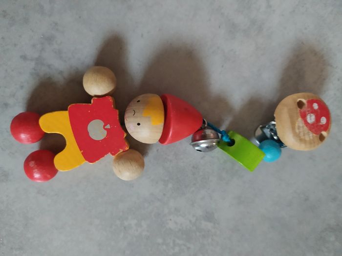 Hochet en bois à pincer - photo numéro 2