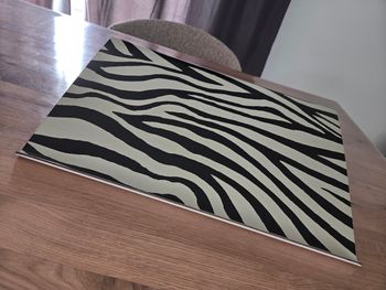 Repose ordinateur motif zèbre ikea 