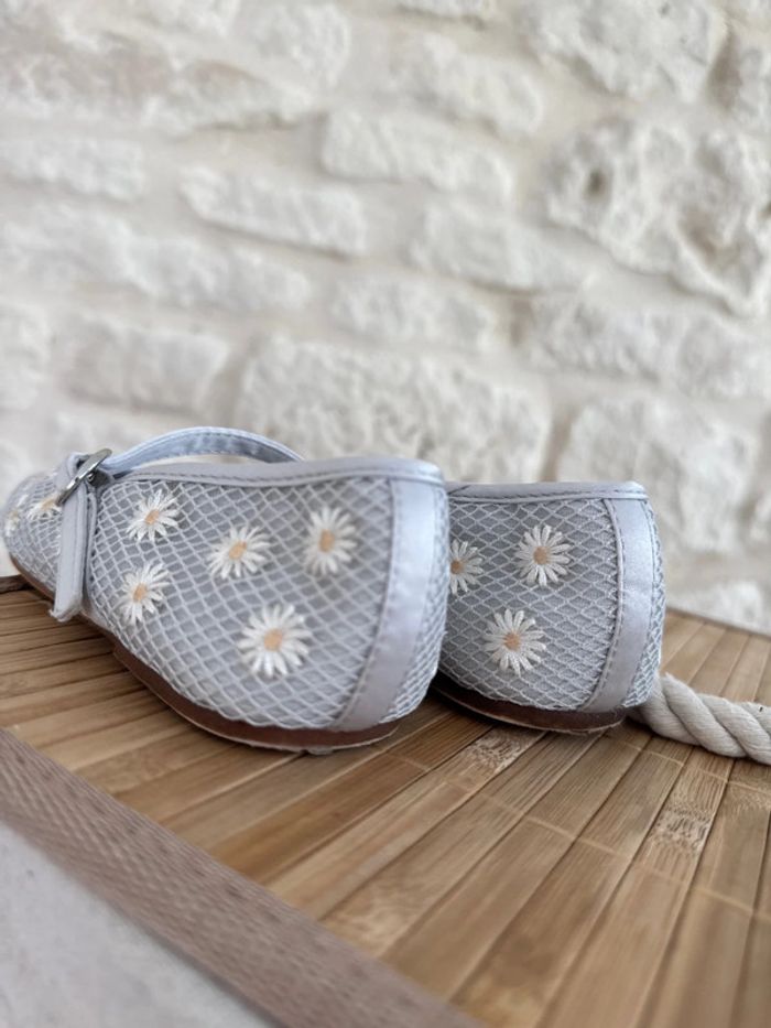 Ballerine blanche marguerite Zara Pointure 26 - 6 € - photo numéro 5