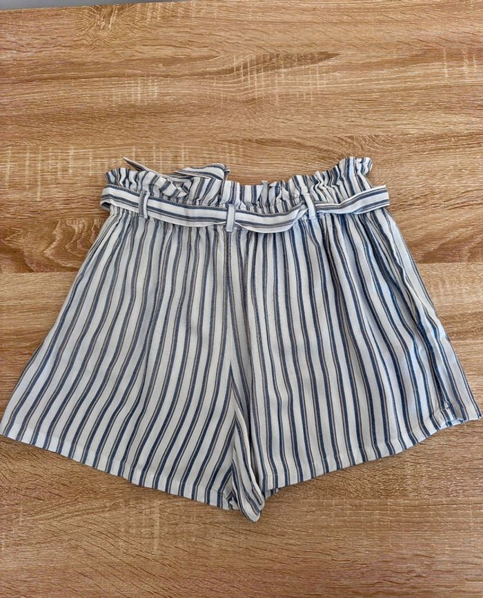 Short taille haute Hollister taille XS - photo numéro 3