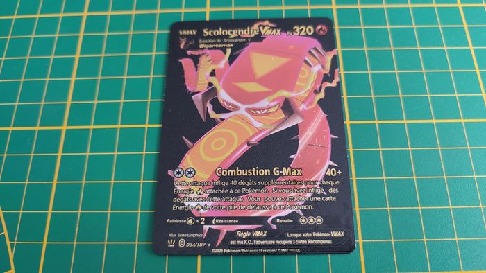 Scolocendre Vmax carte illustration Pokémon cosplay couleur noir française #C18