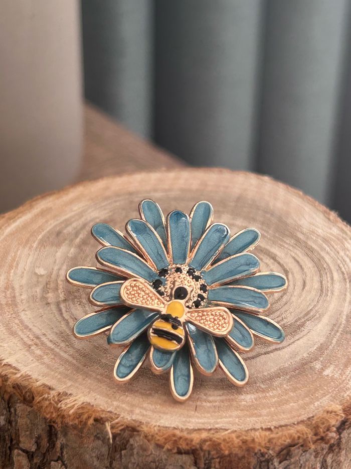 Broche, petit Abeille sur fleur - photo numéro 4