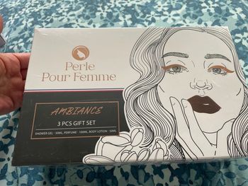 Coffret trois pièces perles de femme  ambiance