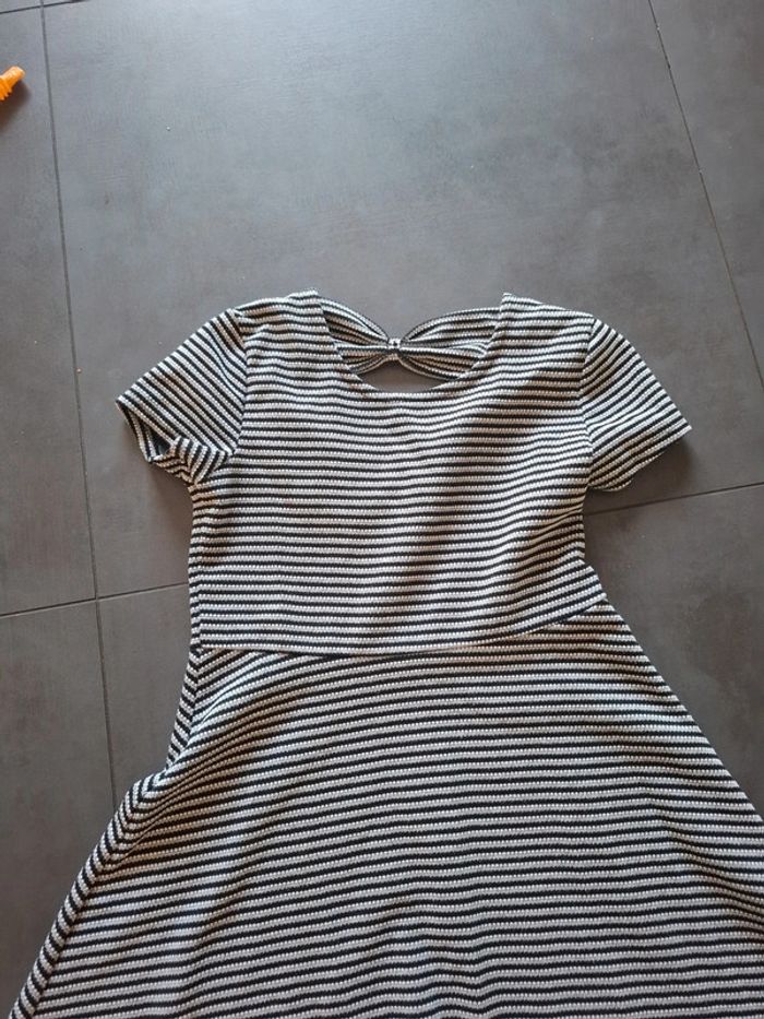 Jolie robe évasée noire et blanche 12 ans - photo numéro 3