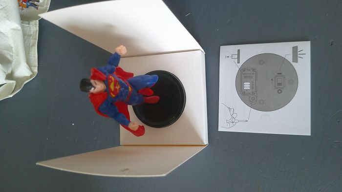 Figurine SUPERMAN  avec éclairage LED (PRODUIT NEUF) - photo numéro 6