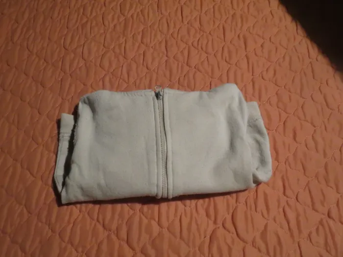 Gilet a zippé taille 12 mois