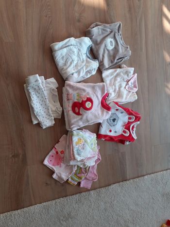 Lot 18 pièces naissance et 1 mois