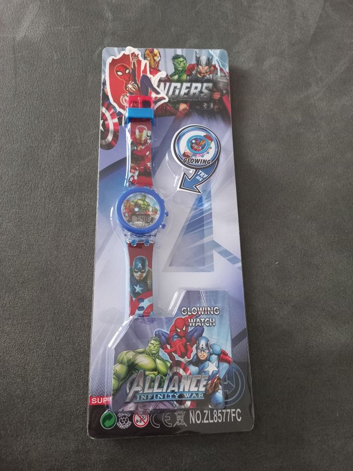 Montre enfant digitale lumineuse avengers