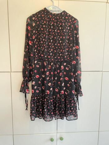 Robe mi-longue noire fleurie taille S Orsay