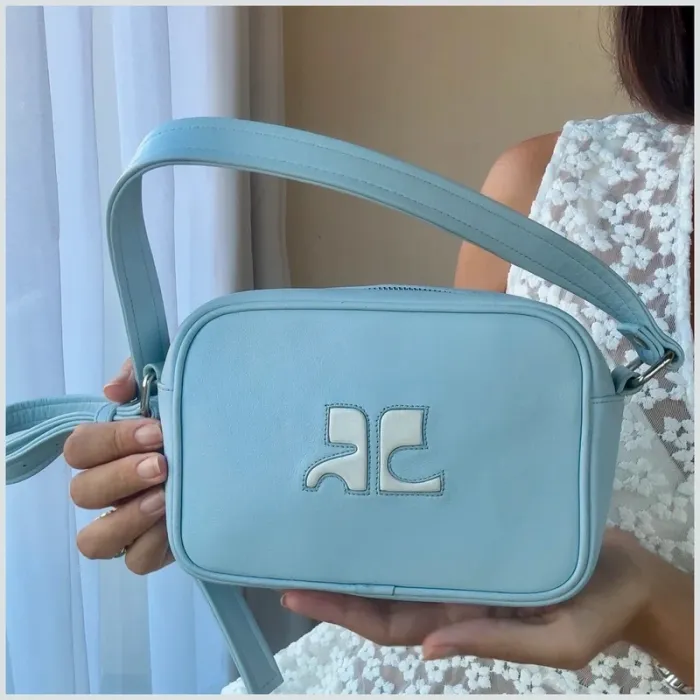 sac caméra bleu ciel Courrèges TBE - photo numéro 7