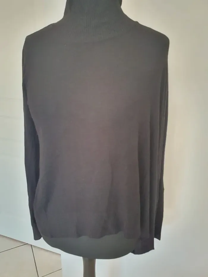 Pull noir - photo numéro 2