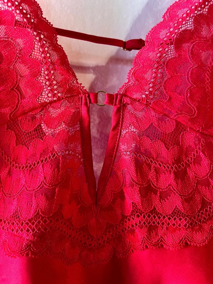 Debardeur en satin dentelle valege taille L - photo numéro 3