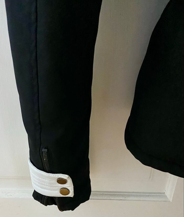 Super blouson avec capuche couleur noir blanc taille m bon état - photo numéro 6