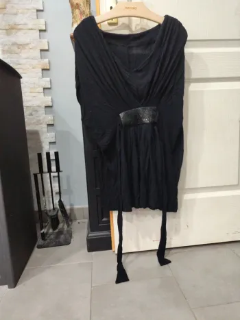 Haut noir taille 42