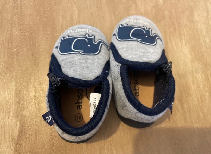 Chaussons Absorba taille 18 - photo numéro 3