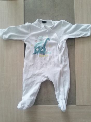 Pyjama (plusieurs dans l annonce)