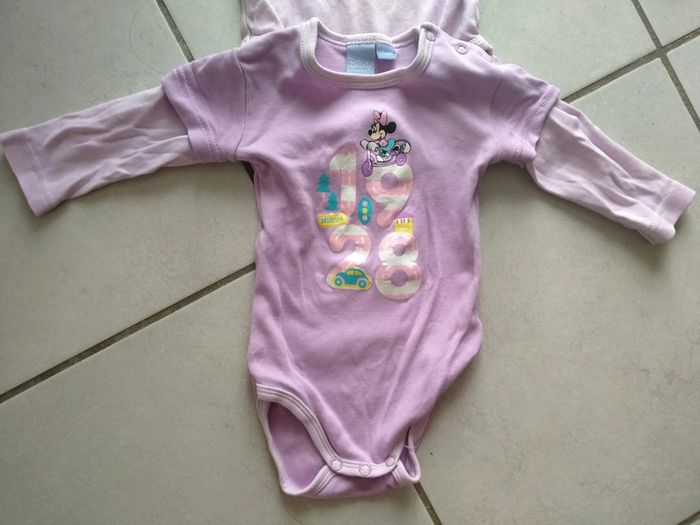 Lot de 2 bodys manches longues. Disney baby. Bébé 6 mois - photo numéro 2